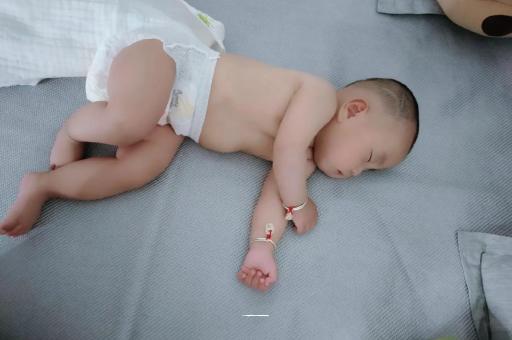 衢州宝宝流白色粘鼻涕